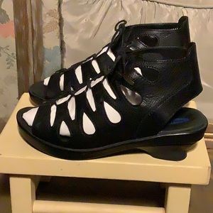 Wolky sz38 black leather beauties